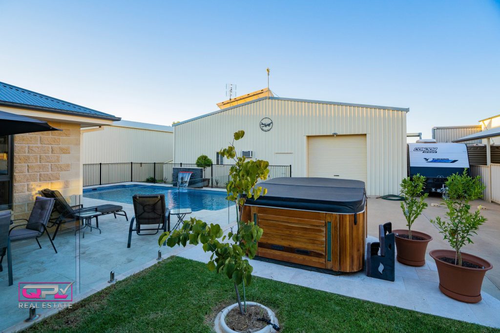 19 Tenefts Street, Temora NSW 2666 - photo 18