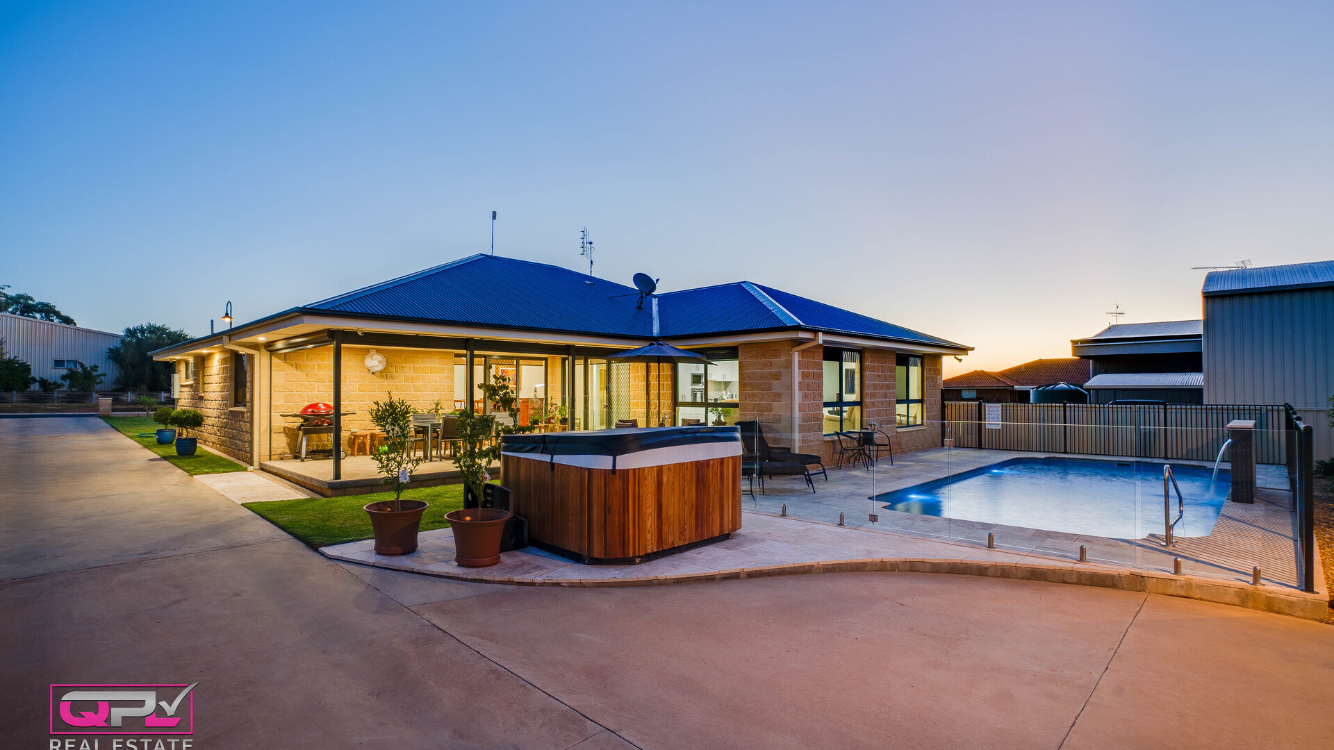 19 Tenefts Street, Temora NSW 2666 - photo 3