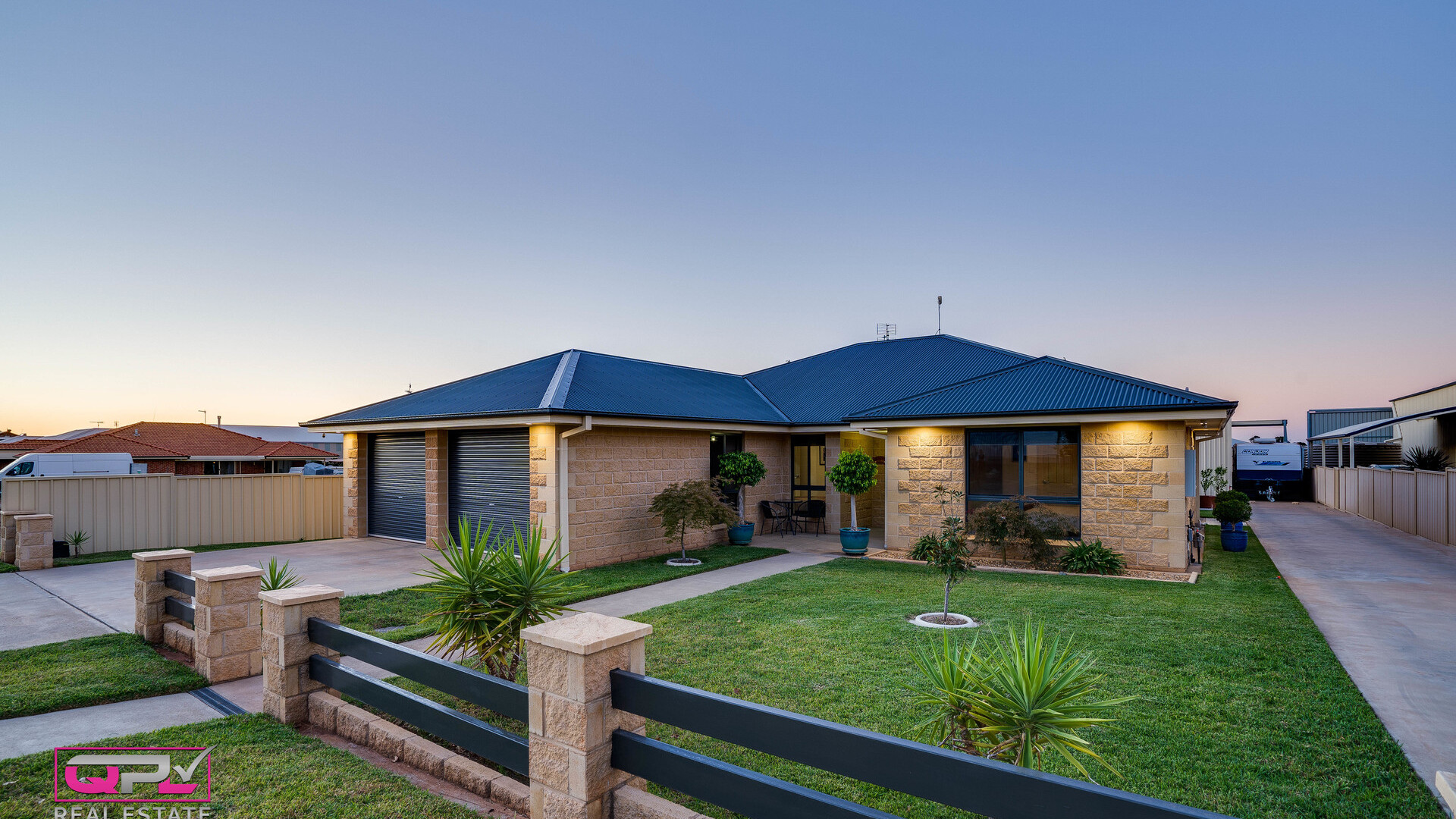 19 Tenefts Street, Temora NSW 2666 - photo 4