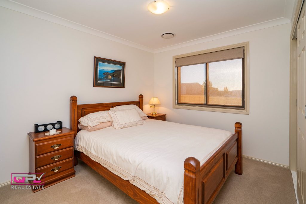 19 Tenefts Street, Temora NSW 2666 - photo 7