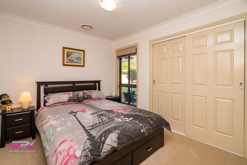 19 Tenefts Street, Temora NSW 2666 - photo 8