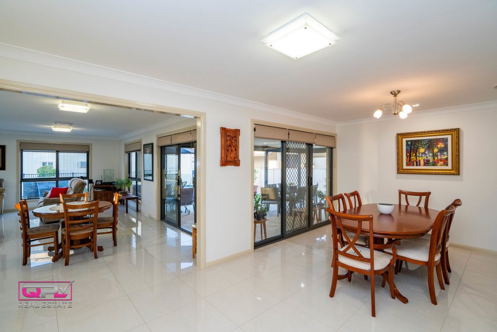 19 Tenefts Street, Temora NSW 2666 - photo 10