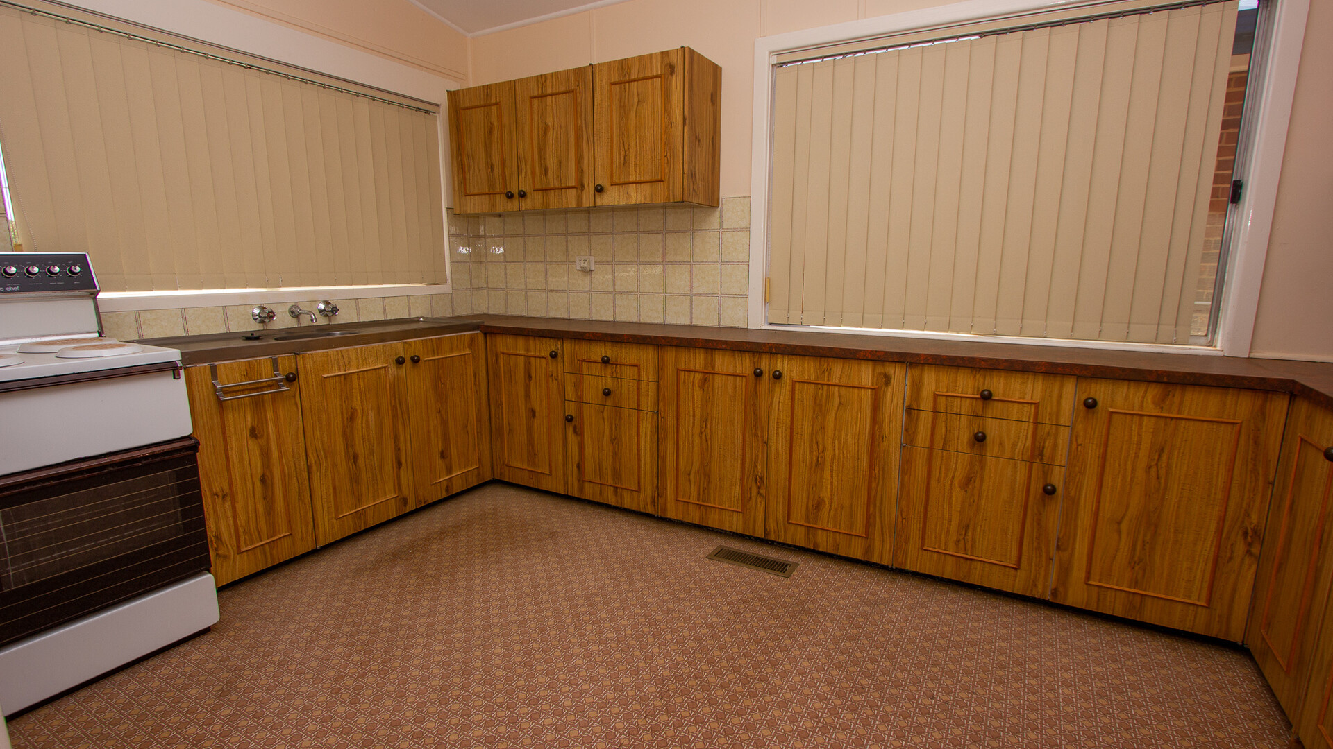 24 Argyle Street, Narrandera NSW 2700 - photo 2