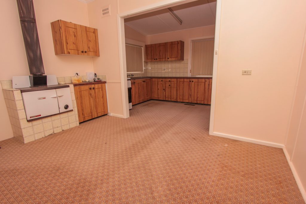 24 Argyle Street, Narrandera NSW 2700 - photo 4