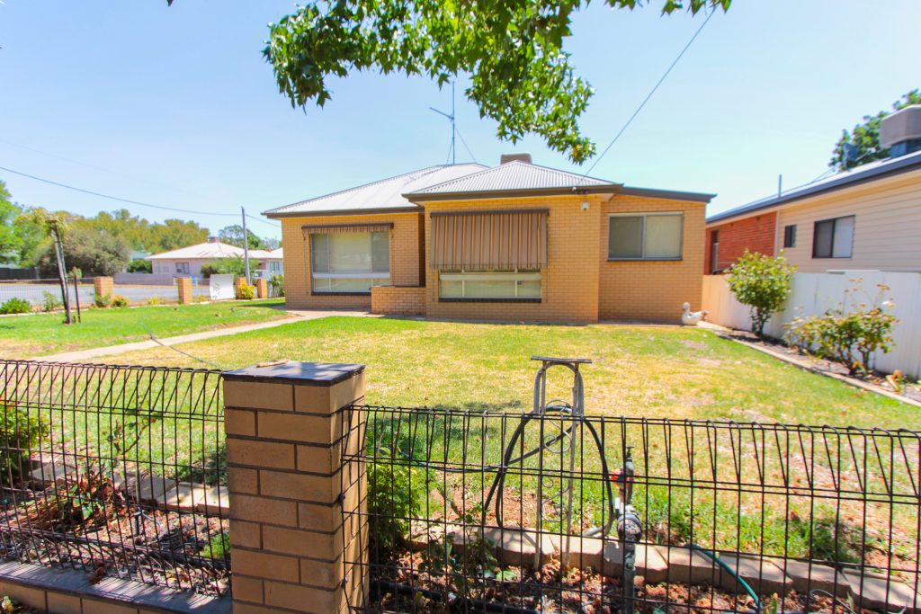 24 Argyle Street, Narrandera NSW 2700 - photo 10