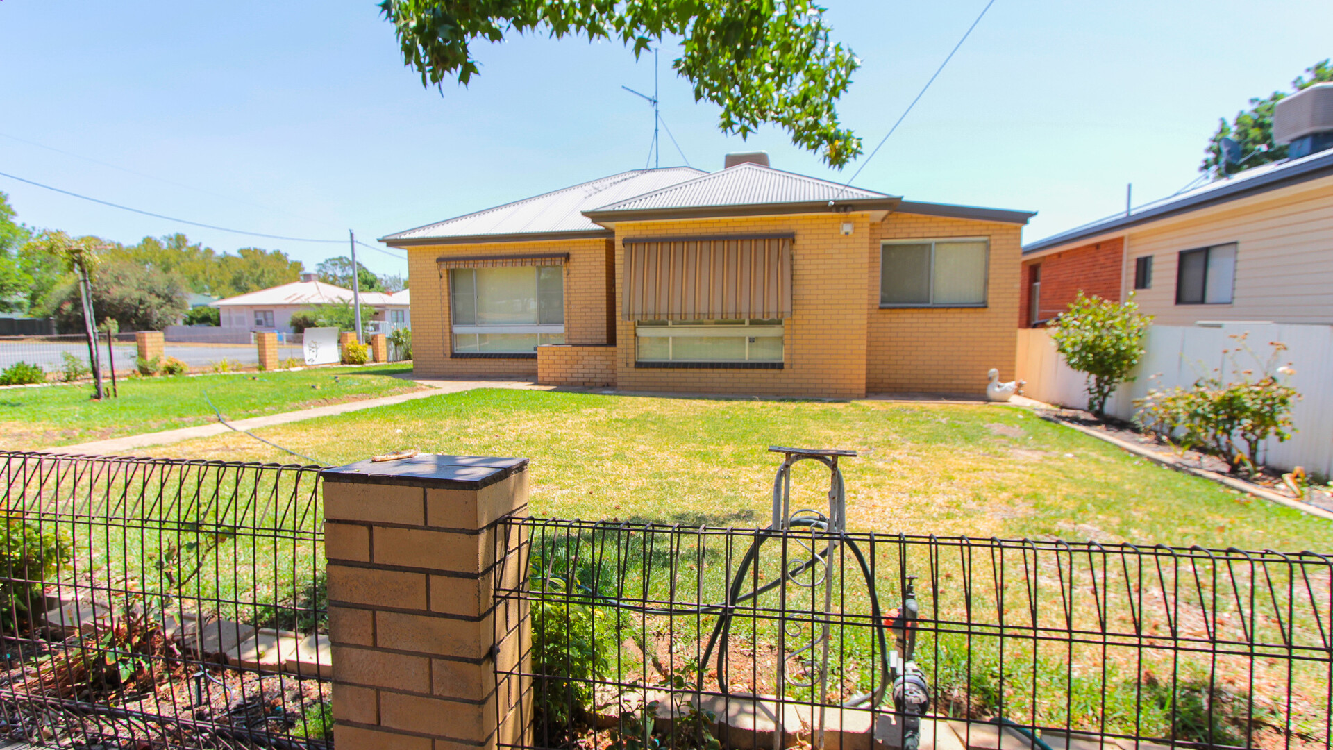 24 Argyle Street, Narrandera NSW 2700 - photo 10