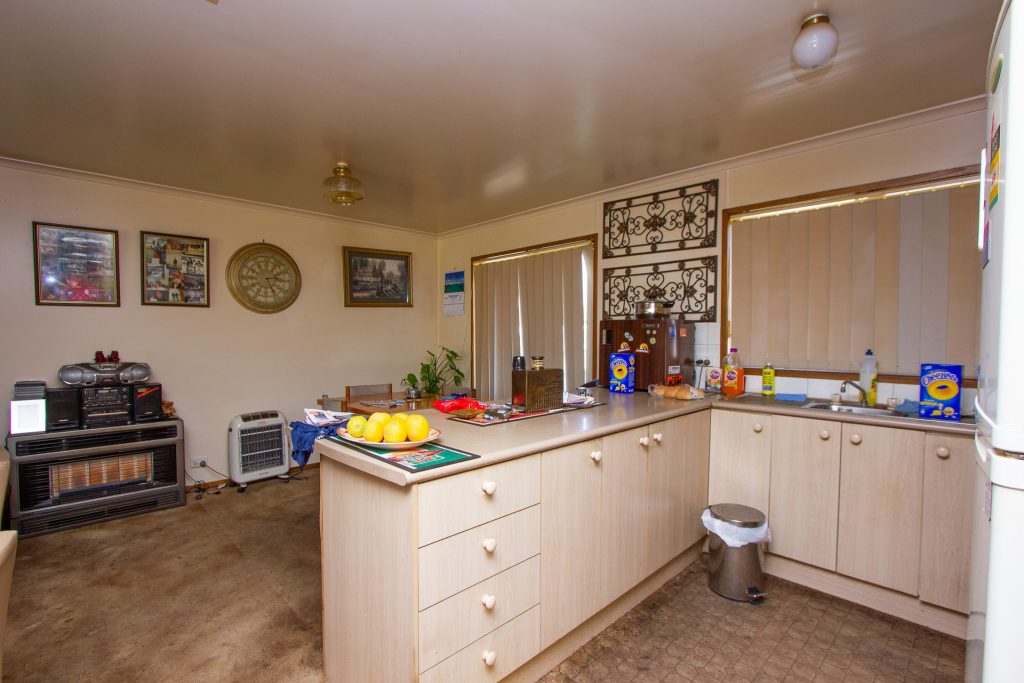 60 Whitton Street, Narrandera NSW 2700 - photo 2