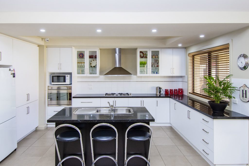 10 Anzac Crescent, Narrandera NSW 2700 - photo 2