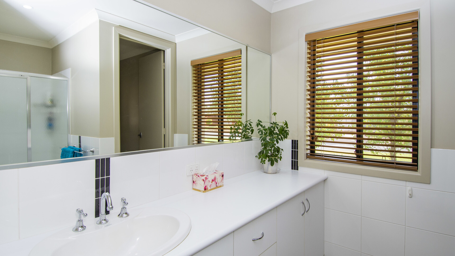 10 Anzac Crescent, Narrandera NSW 2700 - photo 13
