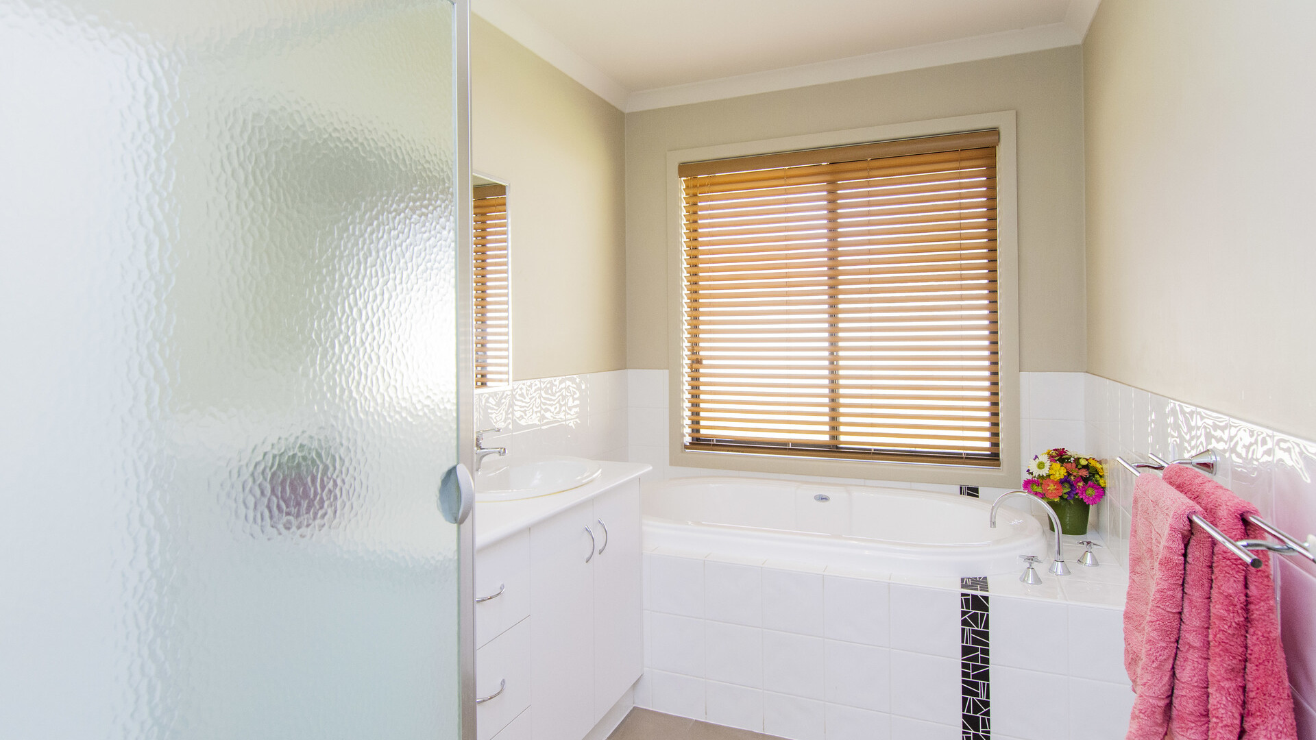 10 Anzac Crescent, Narrandera NSW 2700 - photo 15