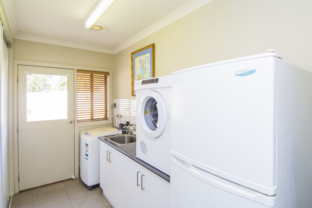10 Anzac Crescent, Narrandera NSW 2700 - photo 16