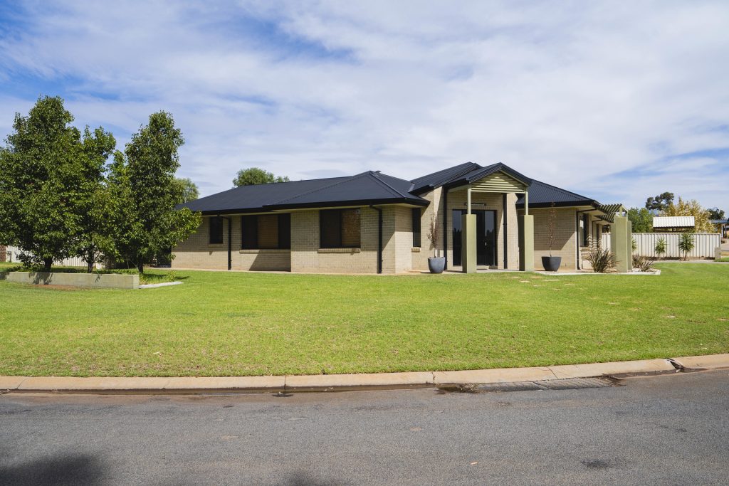 10 Anzac Crescent, Narrandera NSW 2700 - photo 17