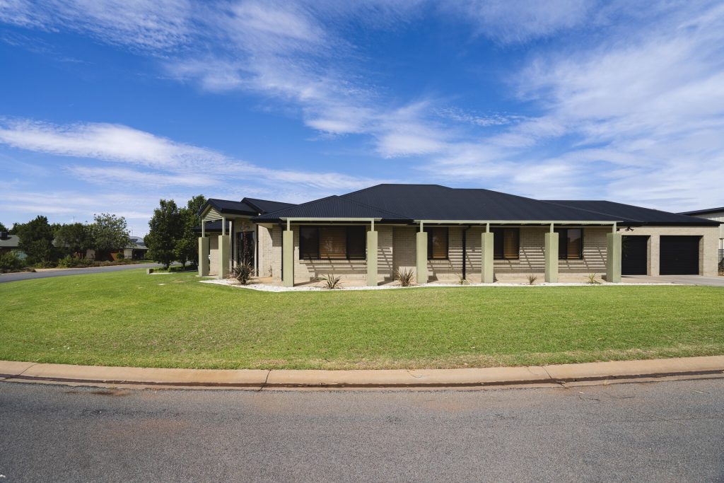 10 Anzac Crescent, Narrandera NSW 2700 - photo 25