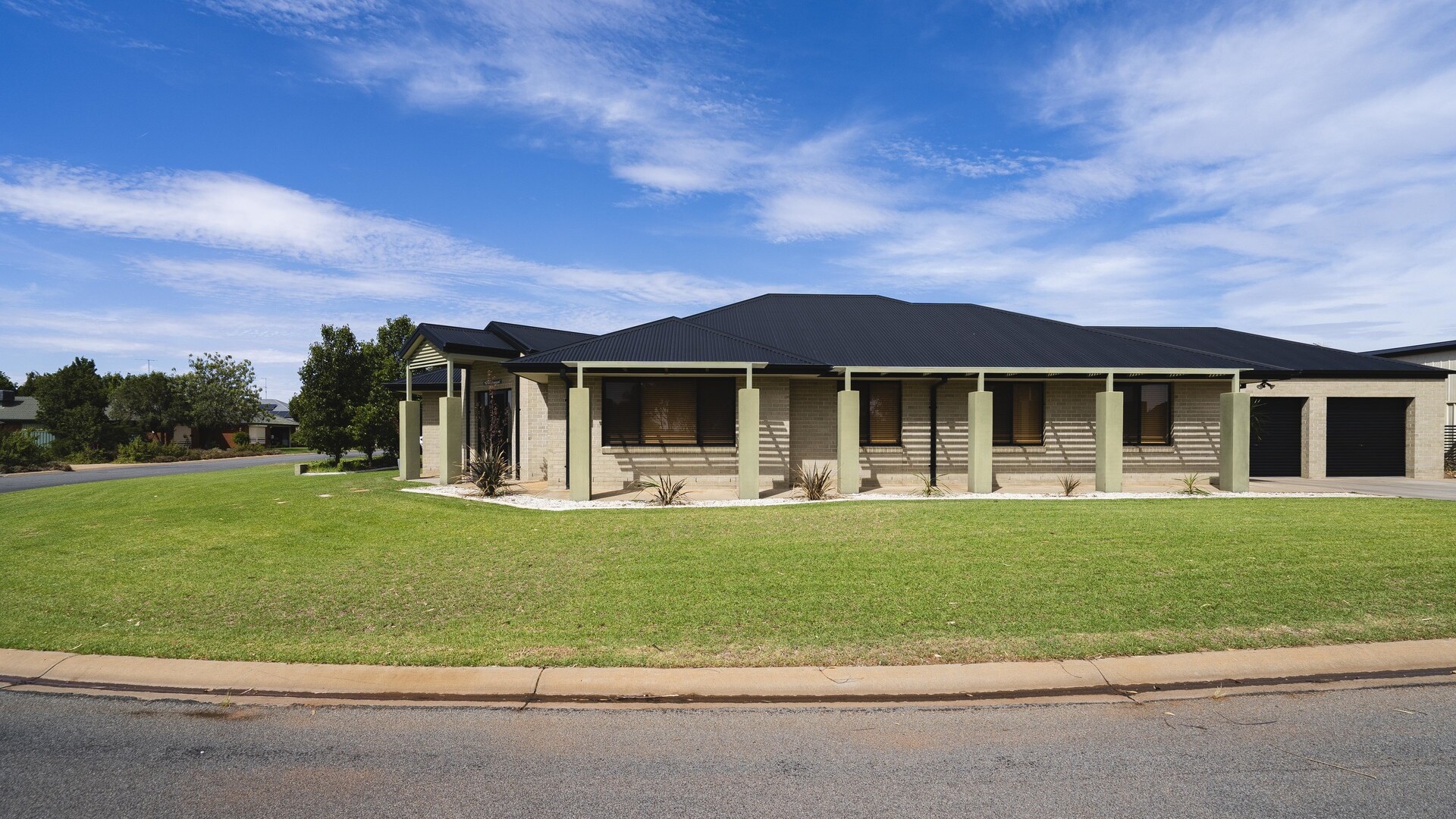10 Anzac Crescent, Narrandera NSW 2700 - photo 25