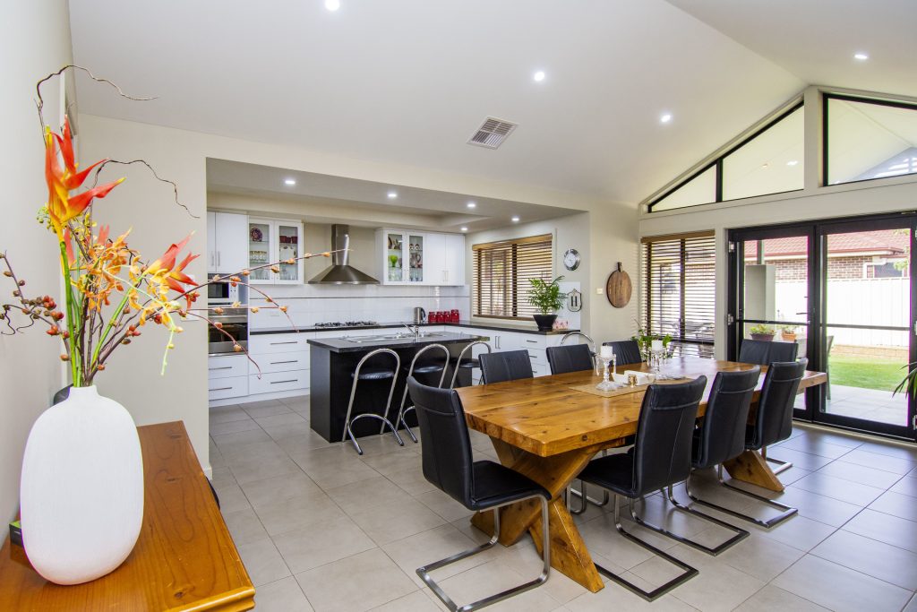 10 Anzac Crescent, Narrandera NSW 2700 - photo 4
