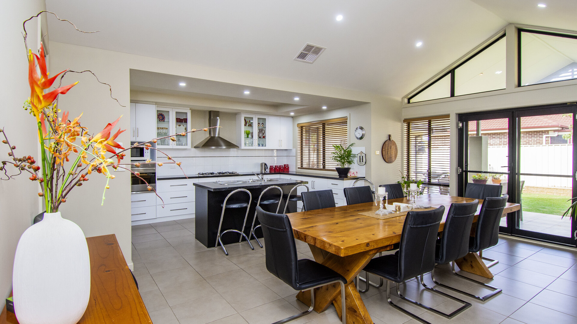 10 Anzac Crescent, Narrandera NSW 2700 - photo 4
