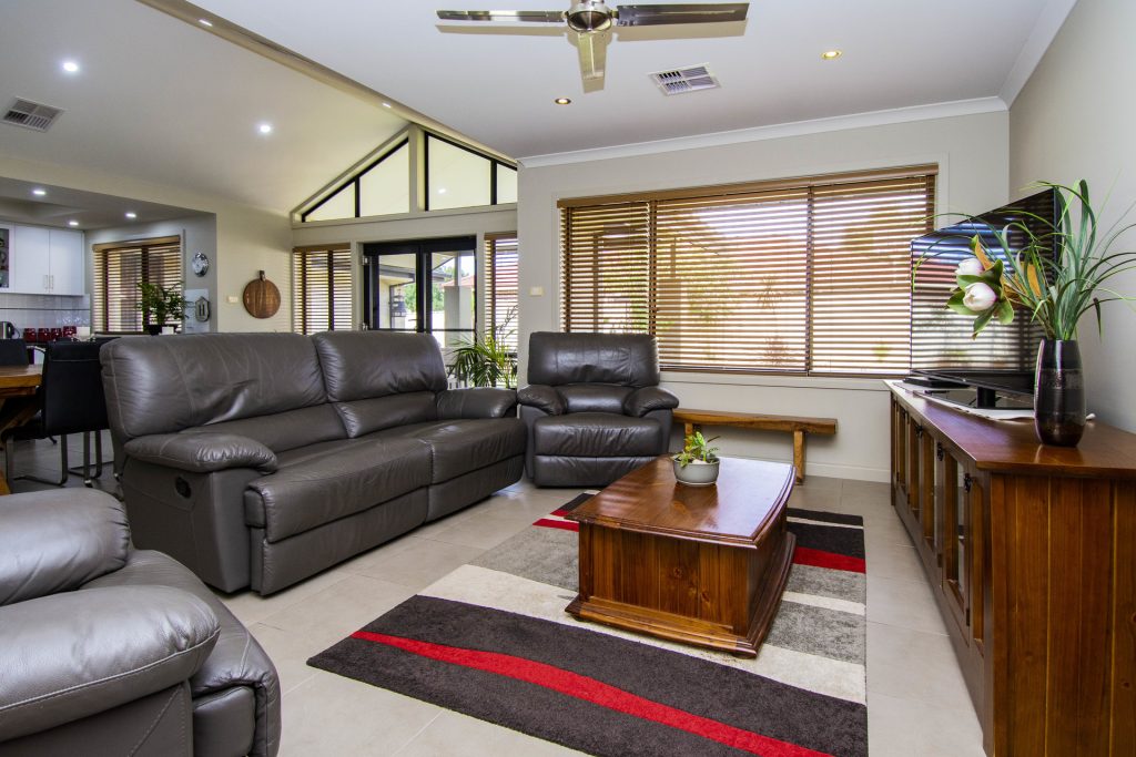 10 Anzac Crescent, Narrandera NSW 2700 - photo 6