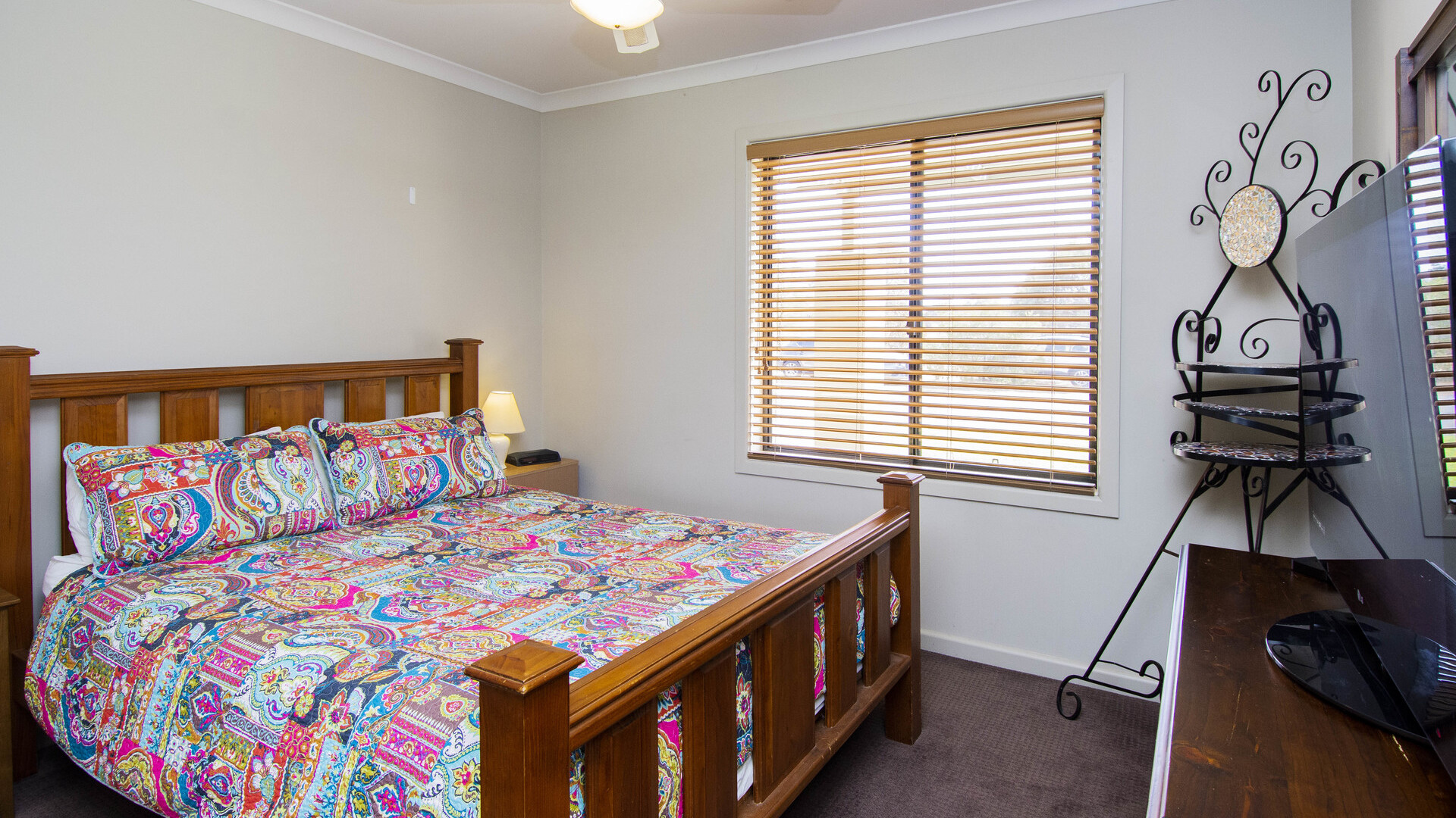10 Anzac Crescent, Narrandera NSW 2700 - photo 8