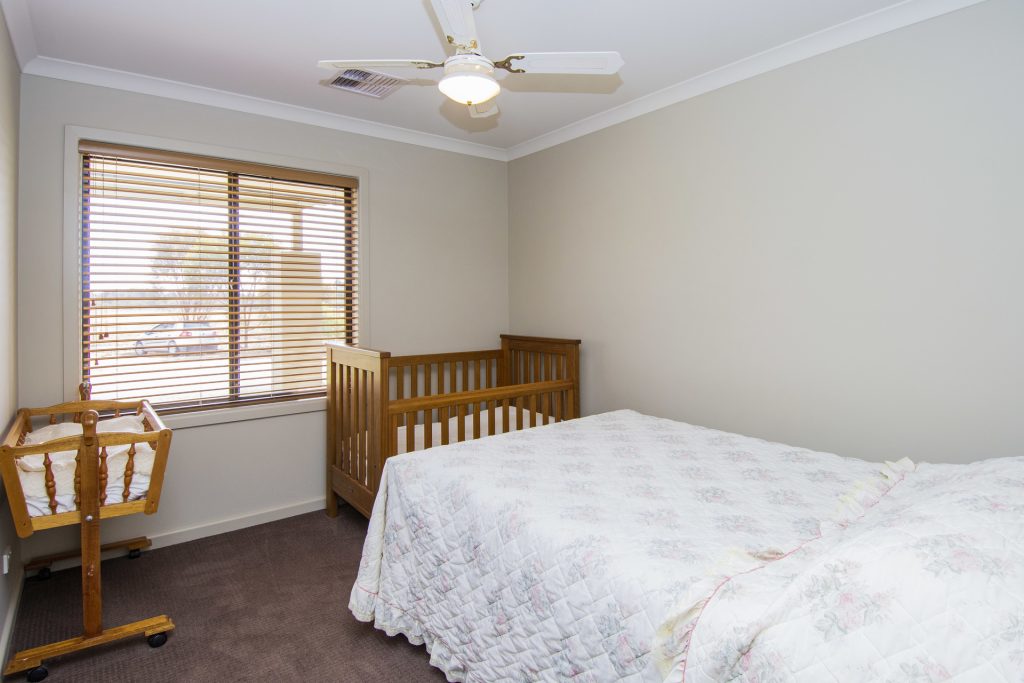 10 Anzac Crescent, Narrandera NSW 2700 - photo 9