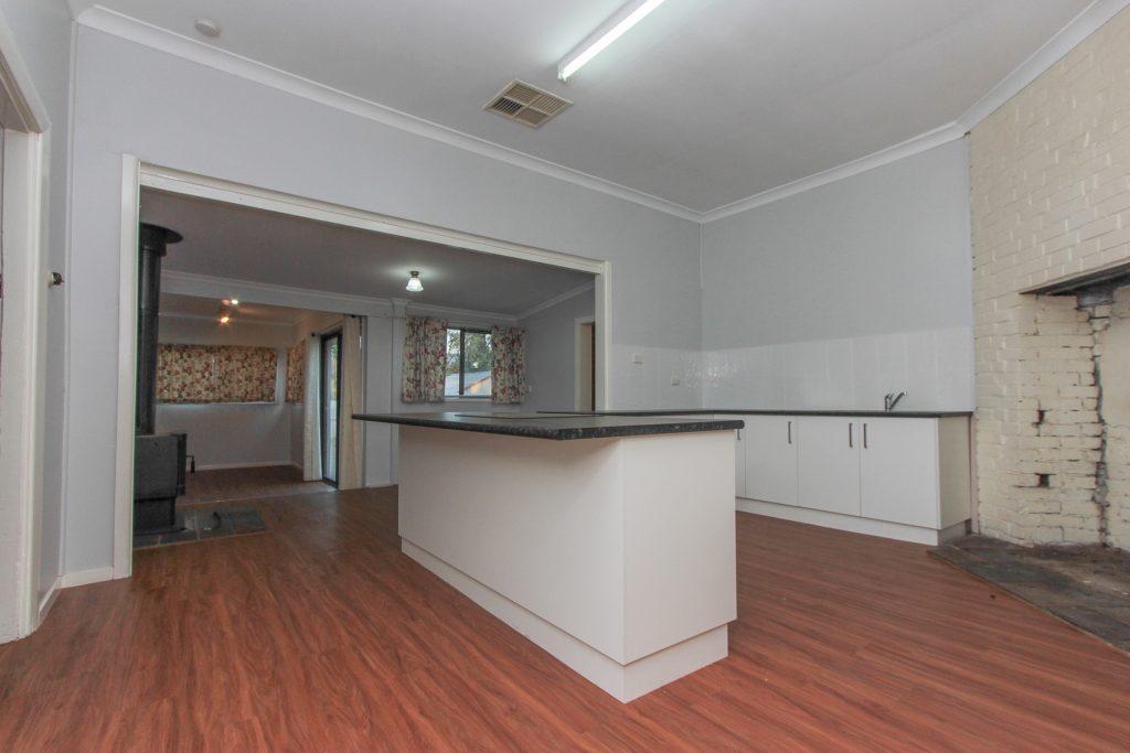 37 William Street, Narrandera NSW 2700 - photo 2