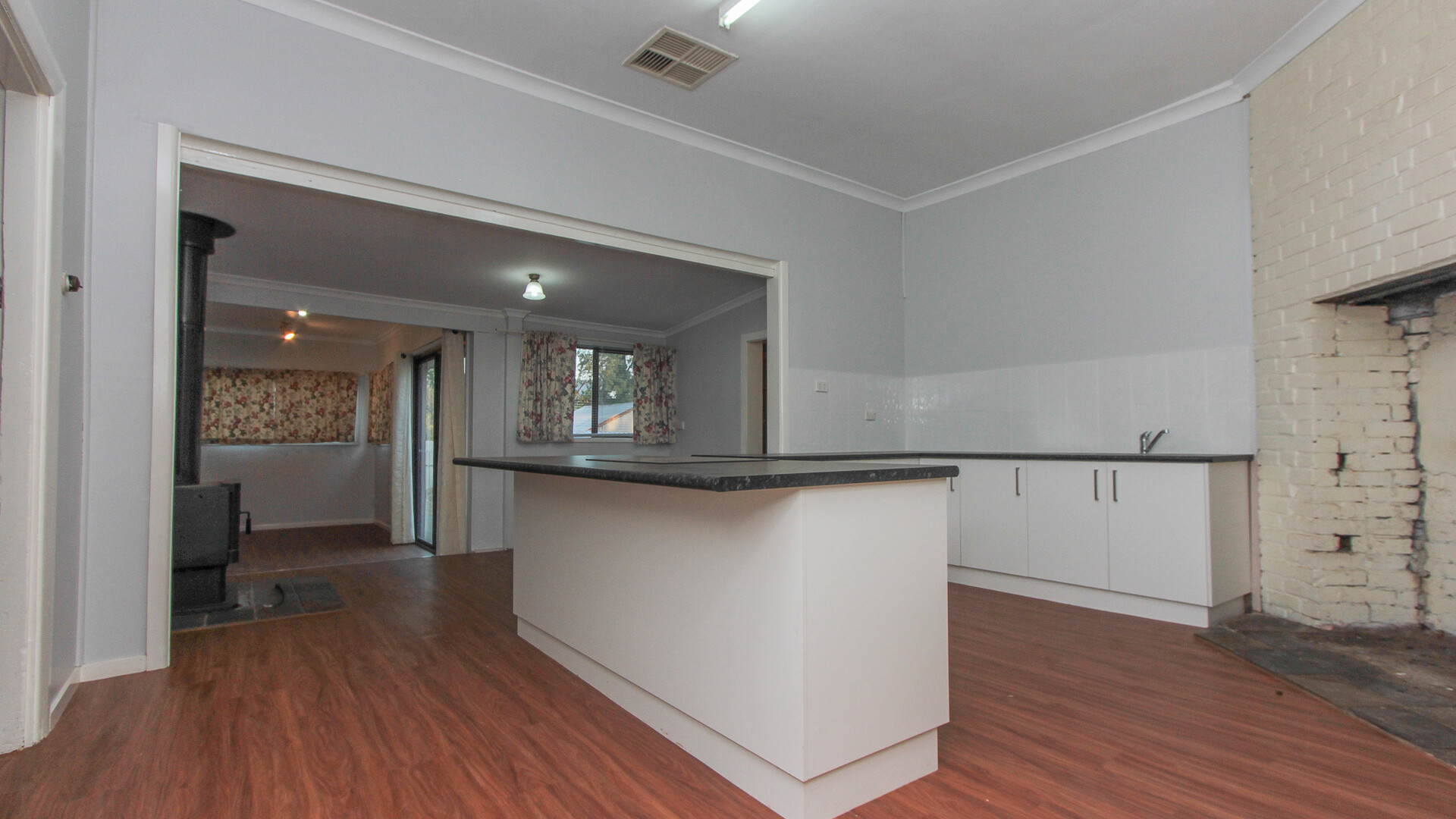 37 William Street, Narrandera NSW 2700 - photo 2