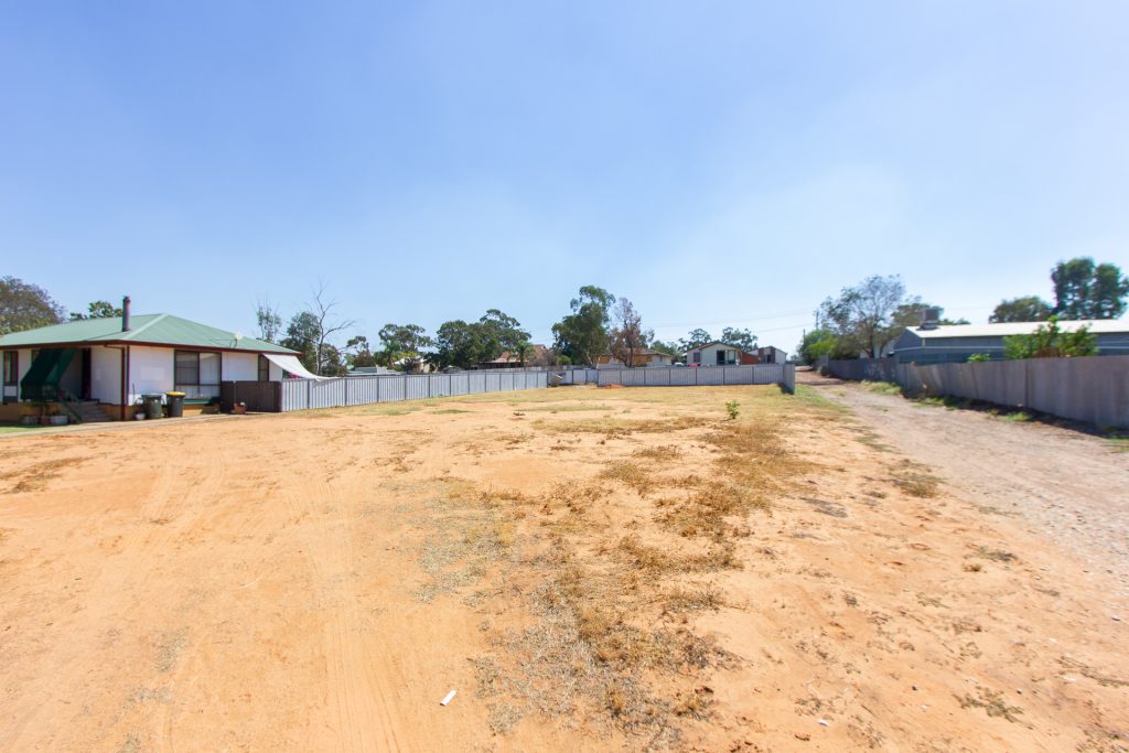 3 Frank Street, Narrandera NSW 2700 - photo 2