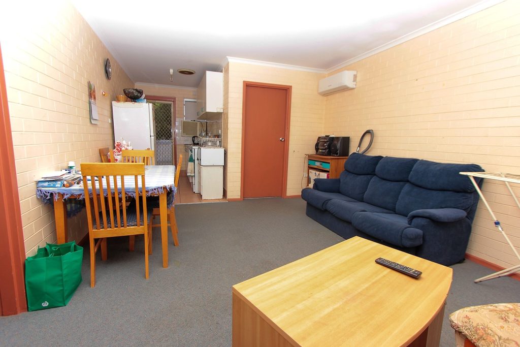 2 Chantilly Street, Narrandera NSW 2700 - photo 10