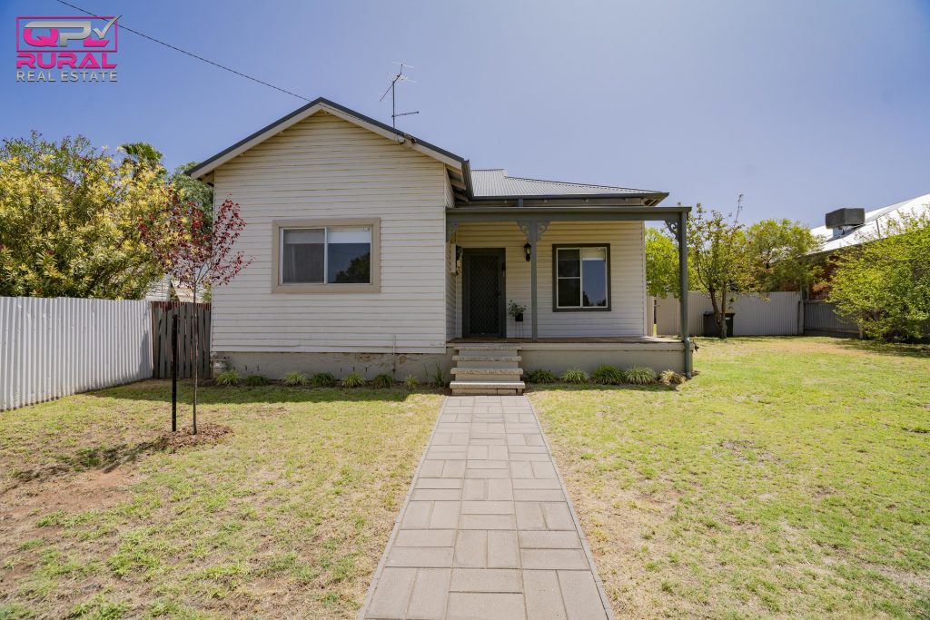 19 Douglas Street, Narrandera NSW 2700 - photo 2