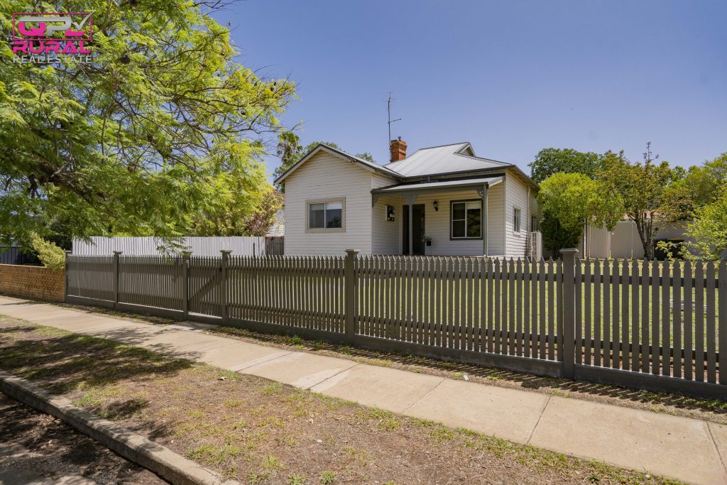 19 Douglas Street, Narrandera NSW 2700 - McGrath Riverina