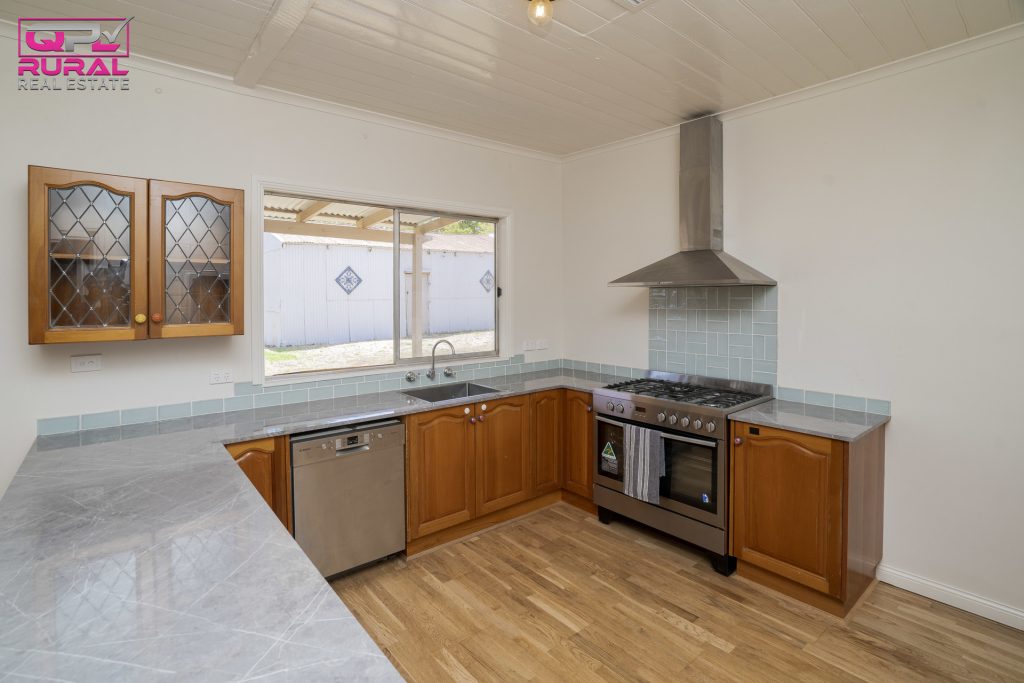 19 Douglas Street, Narrandera NSW 2700 - photo 4