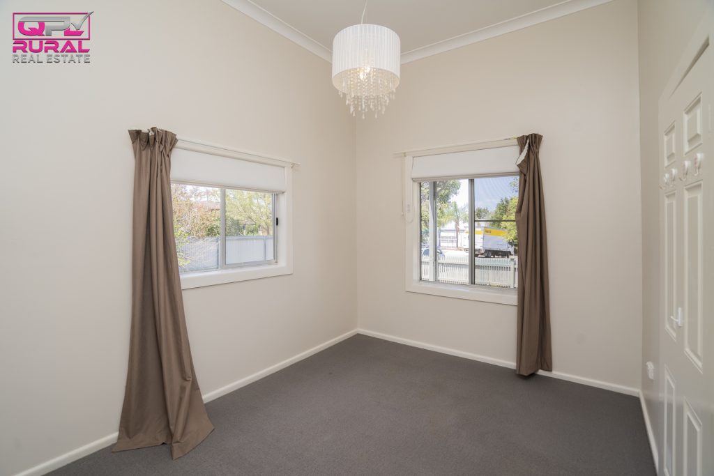19 Douglas Street, Narrandera NSW 2700 - photo 8