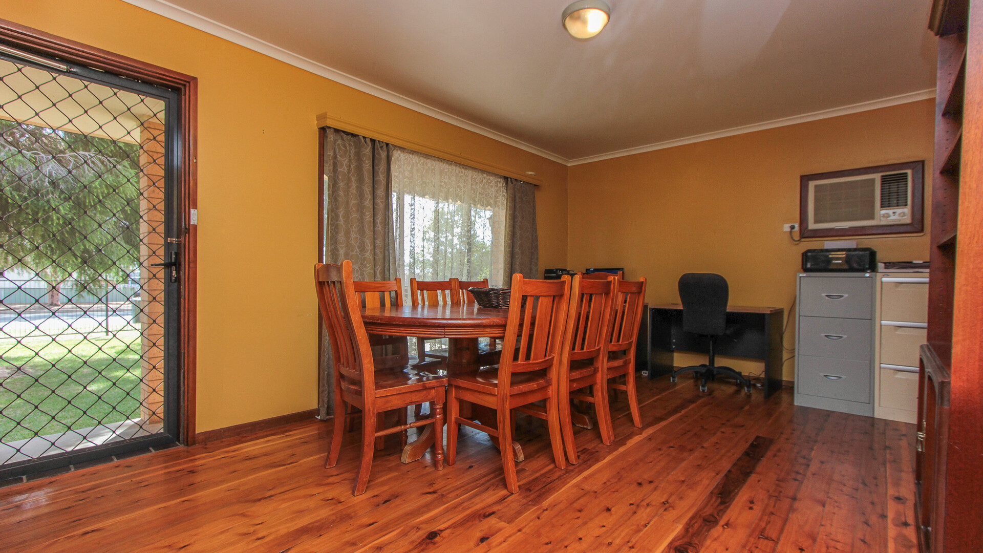 80 Dalgetty Street, Narrandera NSW 2700 - photo 3