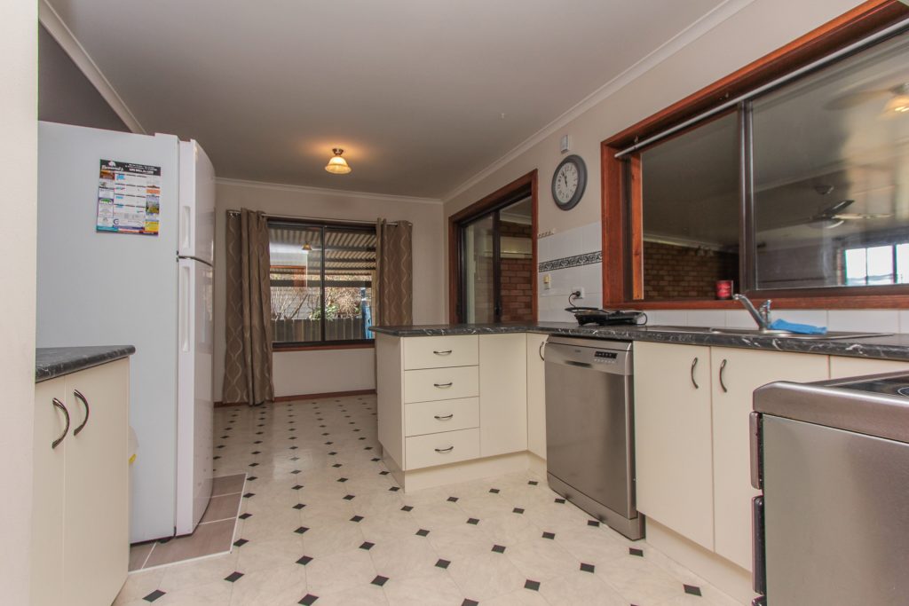 80 Dalgetty Street, Narrandera NSW 2700 - photo 7