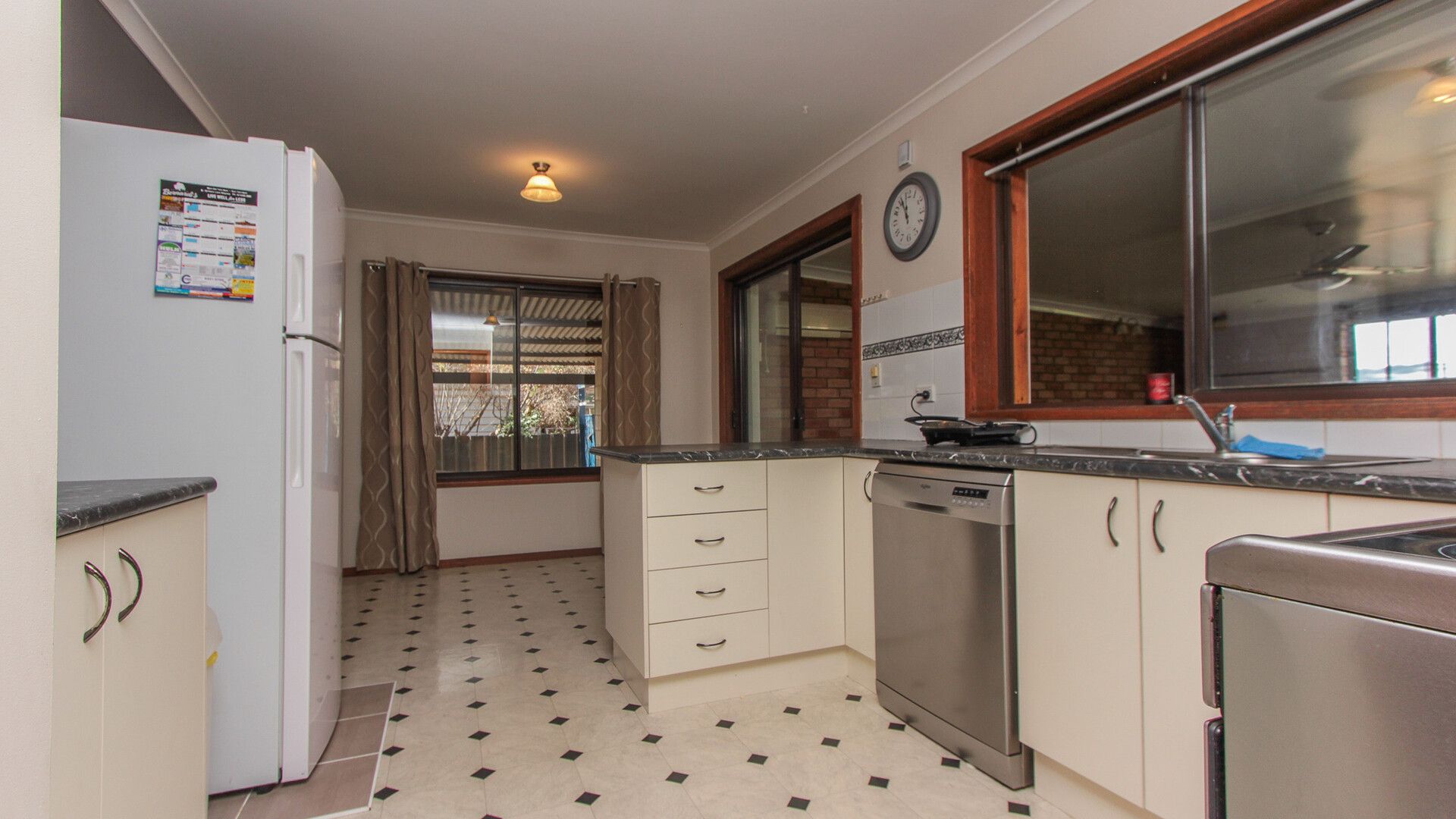 80 Dalgetty Street, Narrandera NSW 2700 - photo 7