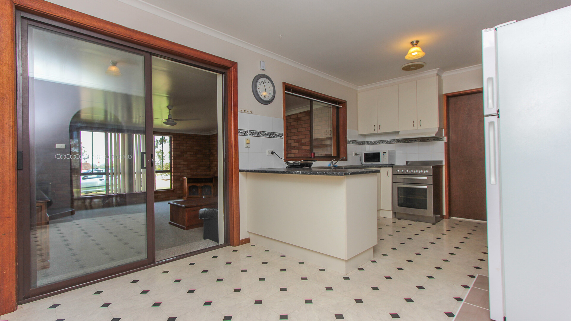 80 Dalgetty Street, Narrandera NSW 2700 - photo 9