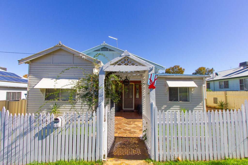 12 Willans Street, Narrandera NSW 2700 - McGrath Riverina