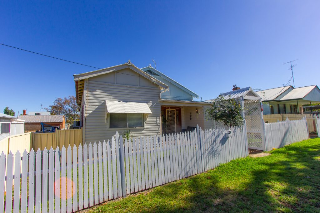 12 Willans Street, Narrandera NSW 2700 - photo 12