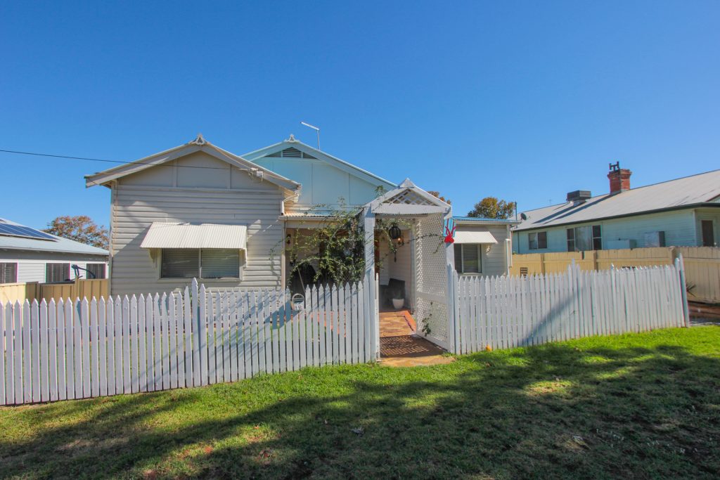12 Willans Street, Narrandera NSW 2700 - photo 13