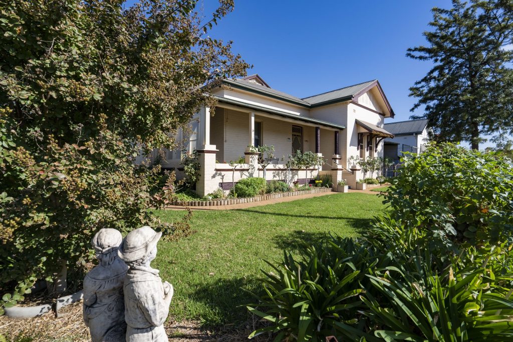 142 Aurora Street, Temora NSW 2666 - photo 2
