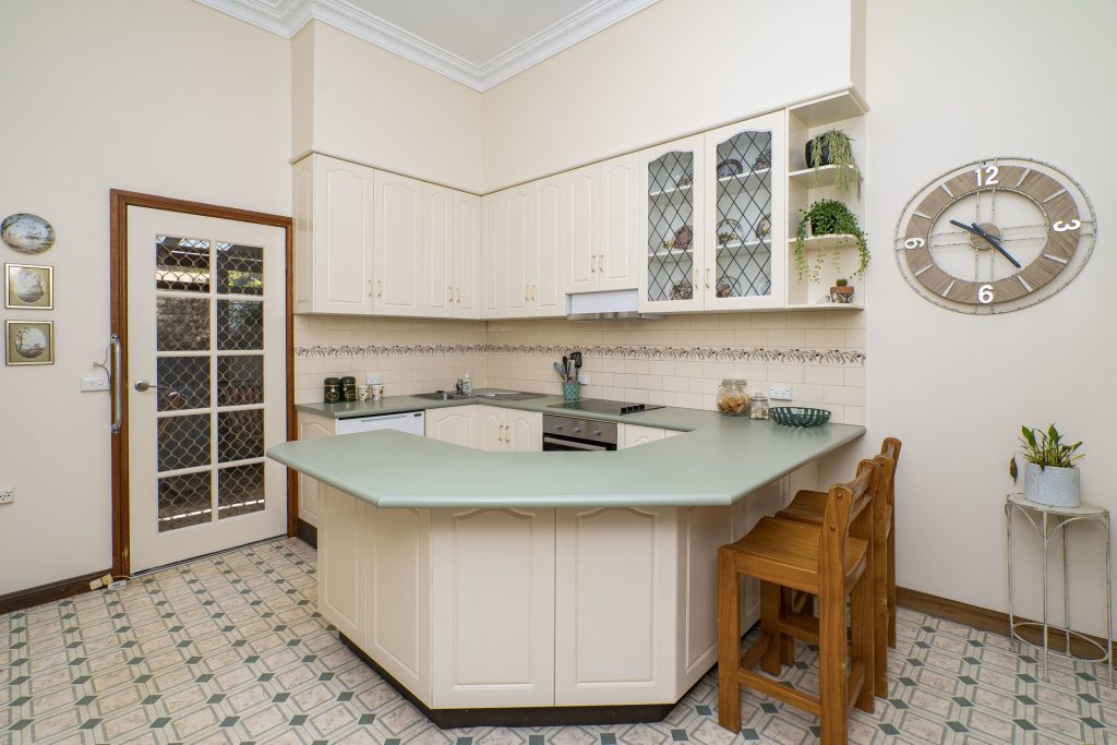 142 Aurora Street, Temora NSW 2666 - photo 9