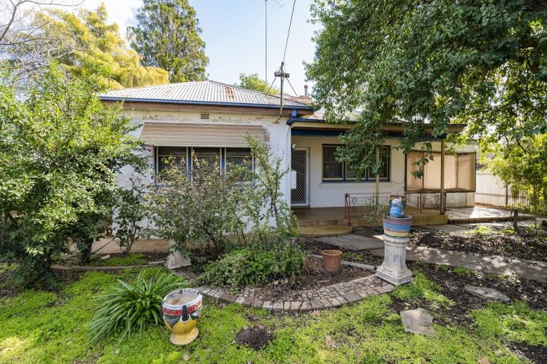 14 Midgeon Street, Narrandera