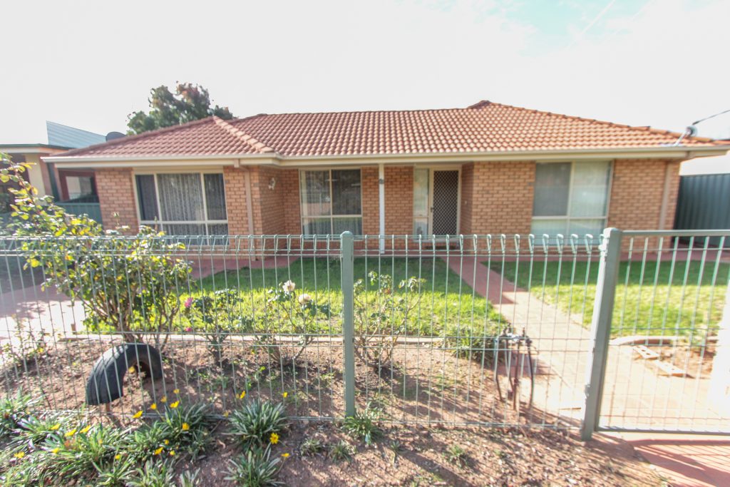 89 Larmer Street, Narrandera NSW 2700 - photo 20