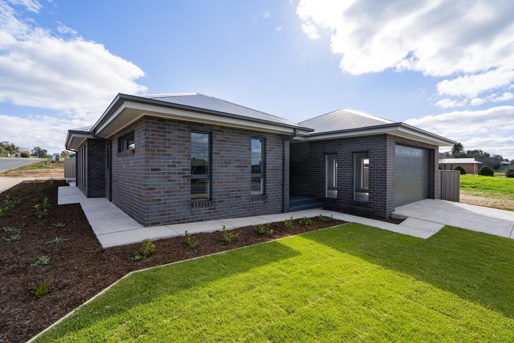 20 Racecourse Road, Narrandera NSW 2700 - photo 2