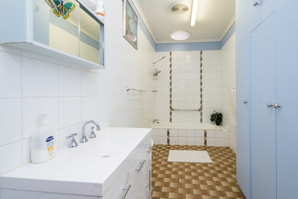 19 Dalgetty Street, Narrandera NSW 2700 - photo 16