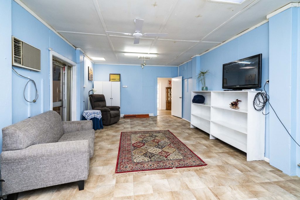 19 Dalgetty Street, Narrandera NSW 2700 - photo 7