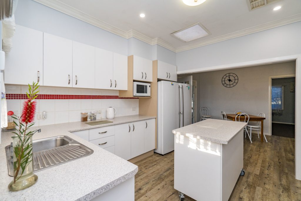 19 Dalgetty Street, Narrandera NSW 2700 - photo 8