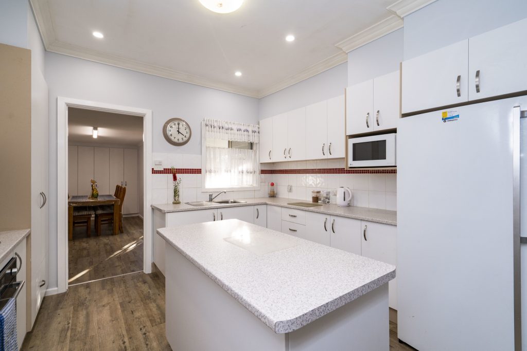 19 Dalgetty Street, Narrandera NSW 2700 - photo 9