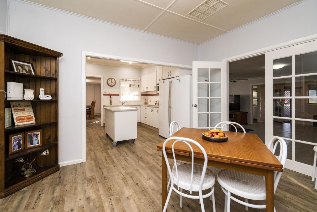 19 Dalgetty Street, Narrandera NSW 2700 - photo 10
