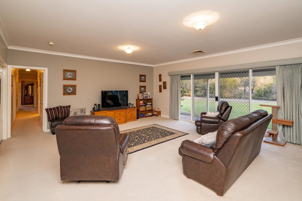 4 Garners Road, Narrandera NSW 2700 - photo 11