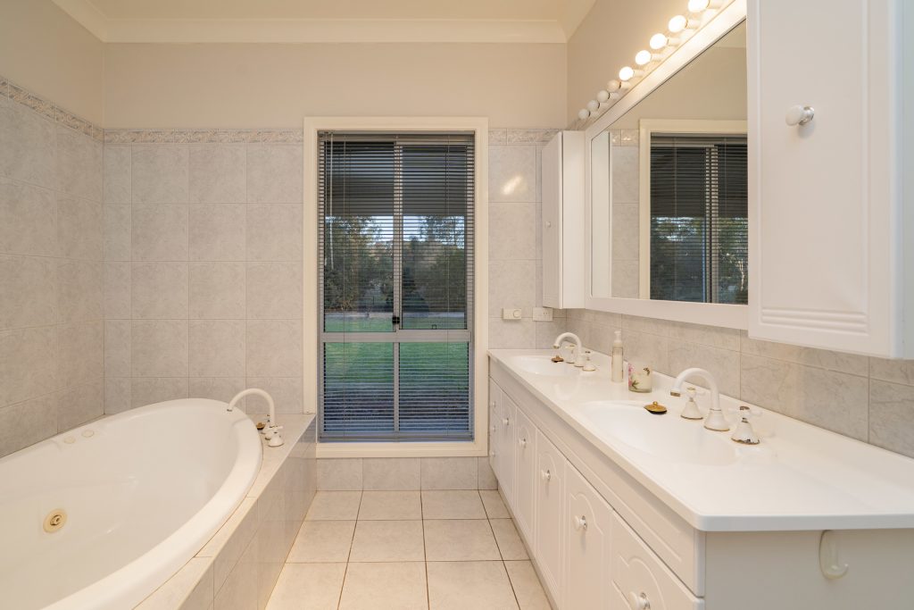 4 Garners Road, Narrandera NSW 2700 - photo 20